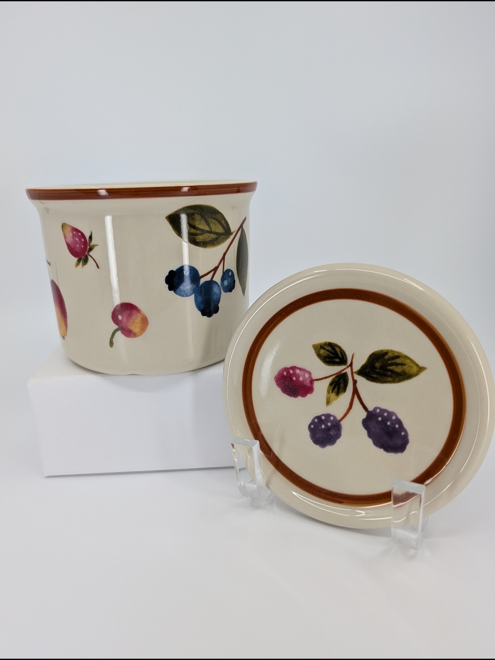 Longaberger Stoneware Pottery Berry Fruit Medley Botanical 1-Pint Crock & Lid